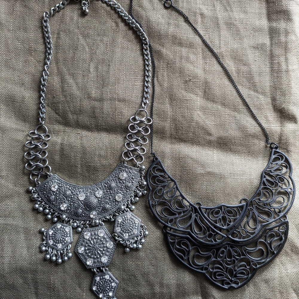 Two statement necklaces - Picture 2 of 2